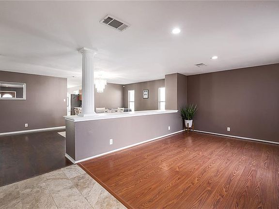 3rd image of 1417 Bradbury Ln