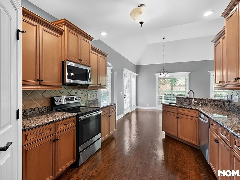 2710 United Dr — Photo 4