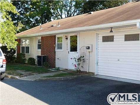 2nd image of 1013D Aberdeen Dr