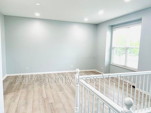 5th image of 1602 Edinburgh Dr