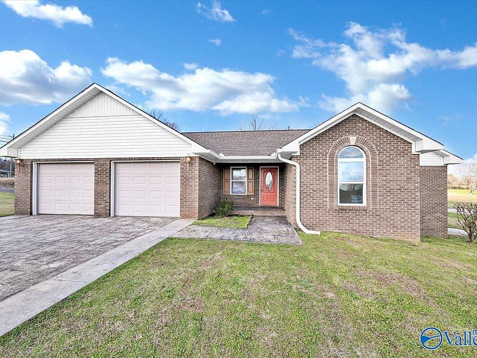 1st image of 17 Maple Dr