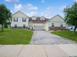 4655 Westchester Dr NE UNIT B, Cedar Rapids, IA 52402