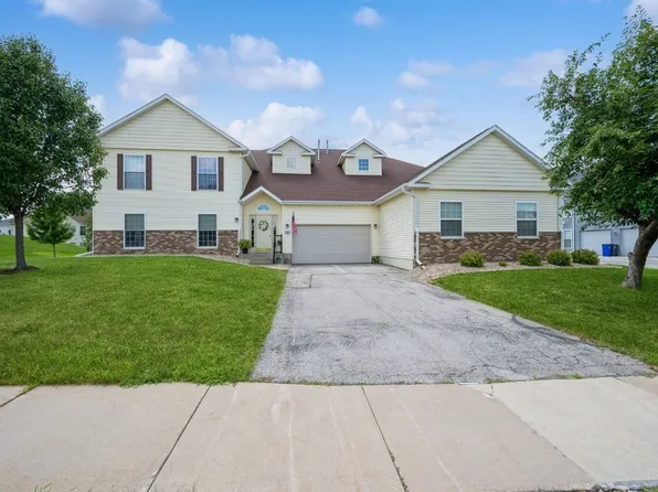 4655 Westchester Dr NE Unit B, Cedar Rapids, IA 52402