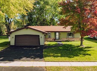 1128 Riverton Dr, Mukwonago, WI 53149