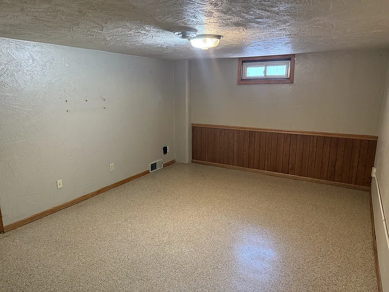 1036 Center St #B — Photo 5
