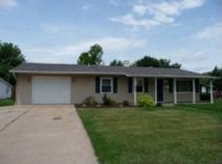 818 Saint William Dr, Cahokia, IL