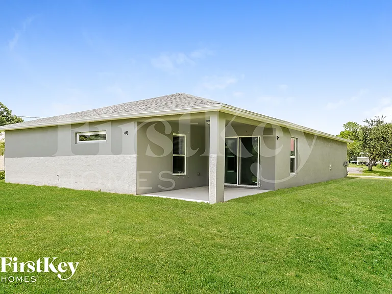 623 SW Homeland Rd — Photo 15
