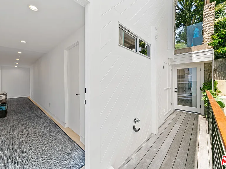 24928 Malibu Rd — Photo 28