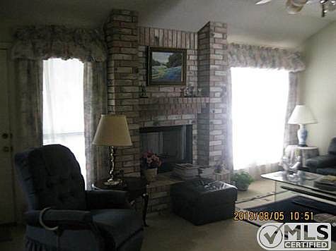 3rd image of 1216 Brazos Dr
