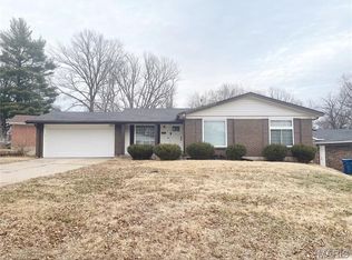 11870 Hidden Lake Dr, Saint Louis, MO