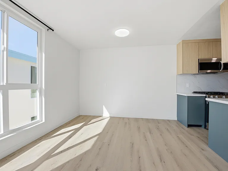 2140 Howard Ave #11 — Photo 6