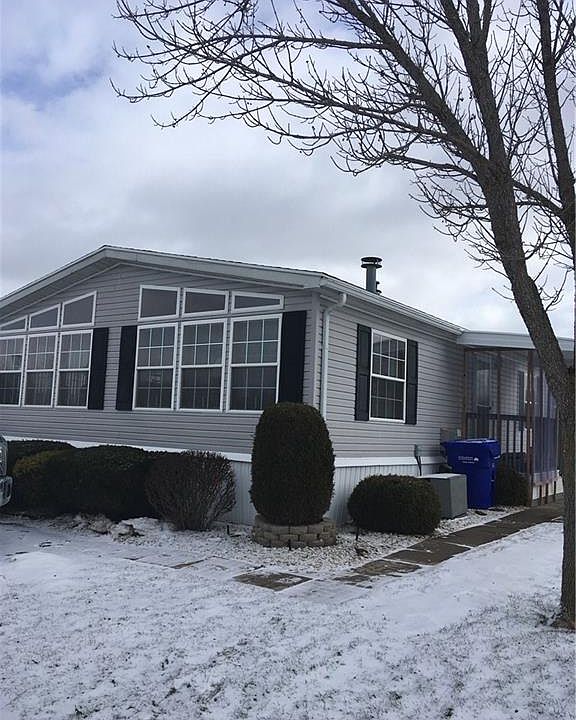 1st image of 526 Rockview Dr