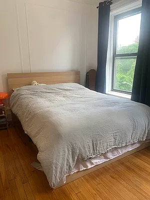 Rented by M.Grossman R.E. Management | media 4