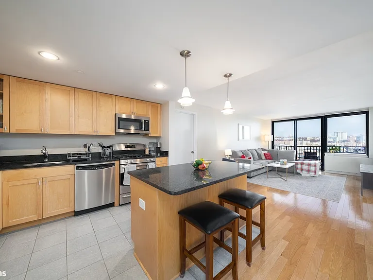 700 Grove St #11R — Photo 1