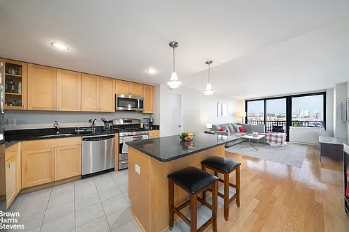 700 Grove St Photo 1