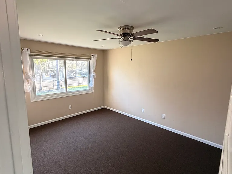 116 W Elm St #115 — Photo 4