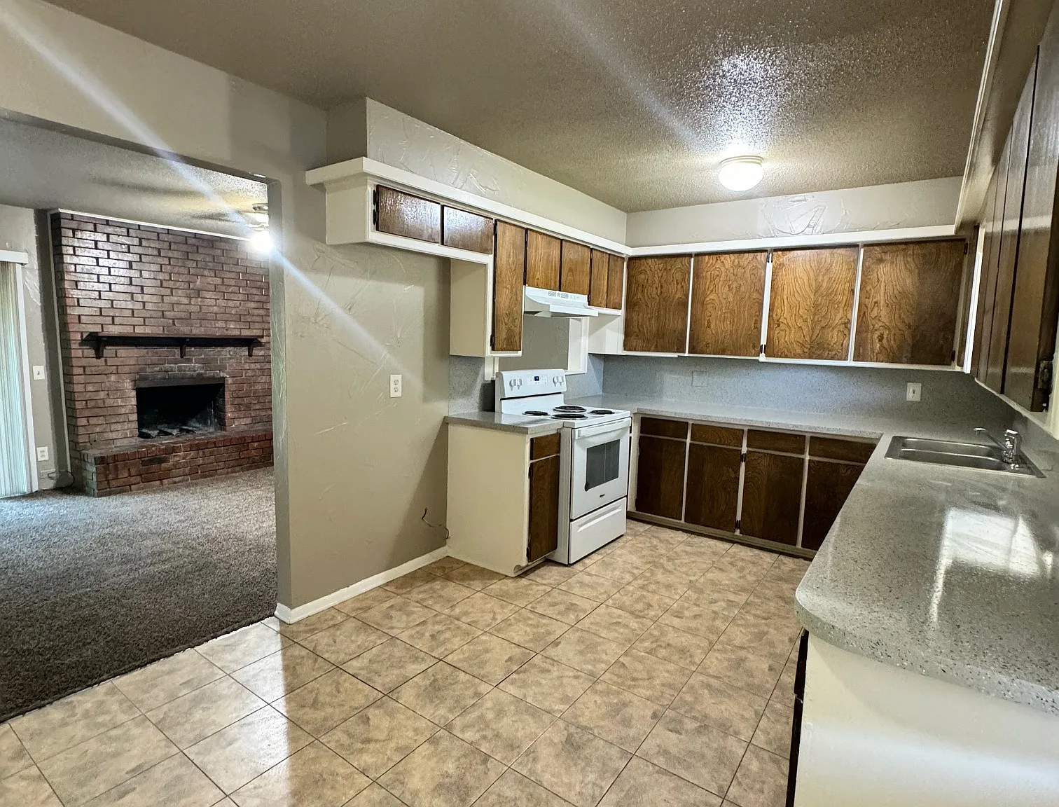 3 bed, 1300 sqft, $1,225 — Photo 3