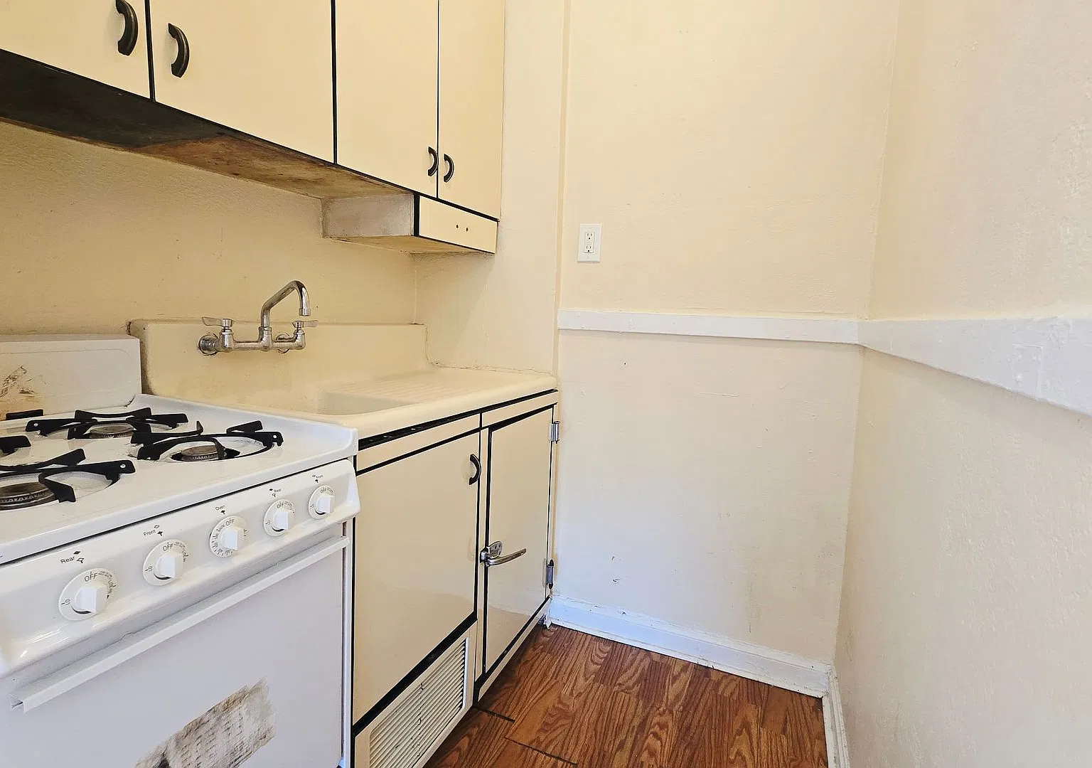 2130 Auburn St — Photo 3