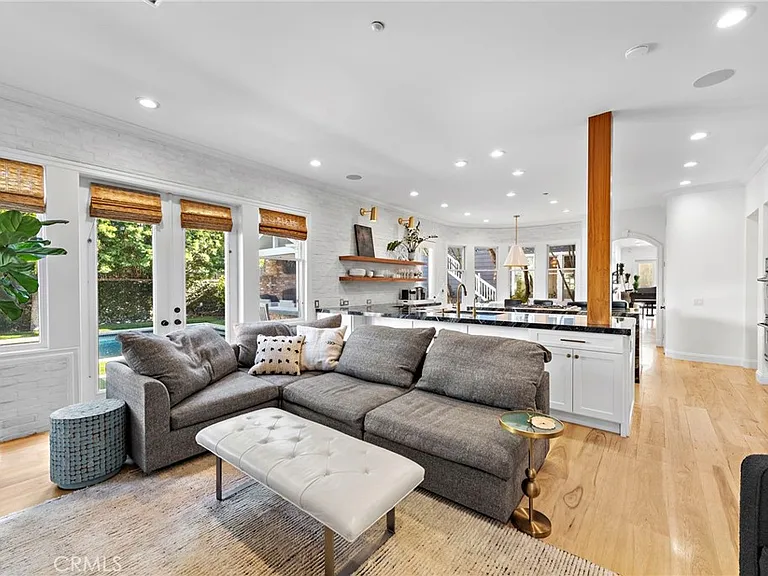 20 Cape Danbury — Photo 21