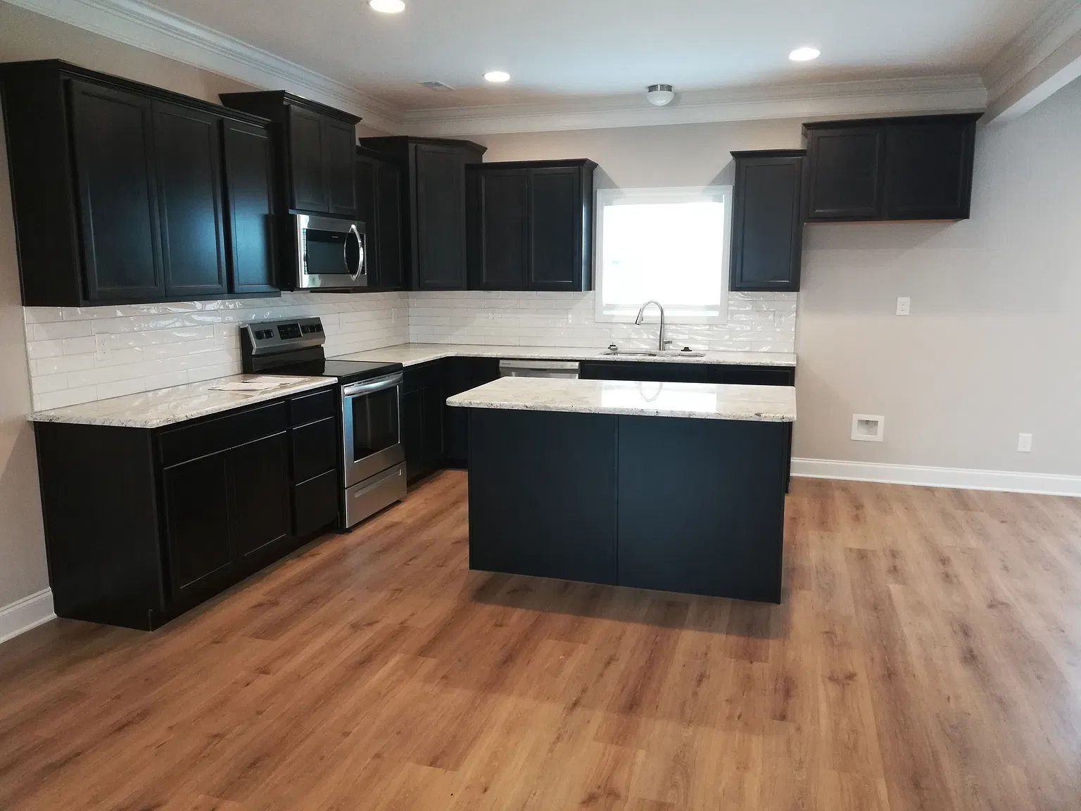 4 bed, 2.5 bath, 2162 sqft, $2,500 — Photo 4