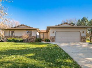 1565 Sunset Dr SW, Owatonna, MN 55060