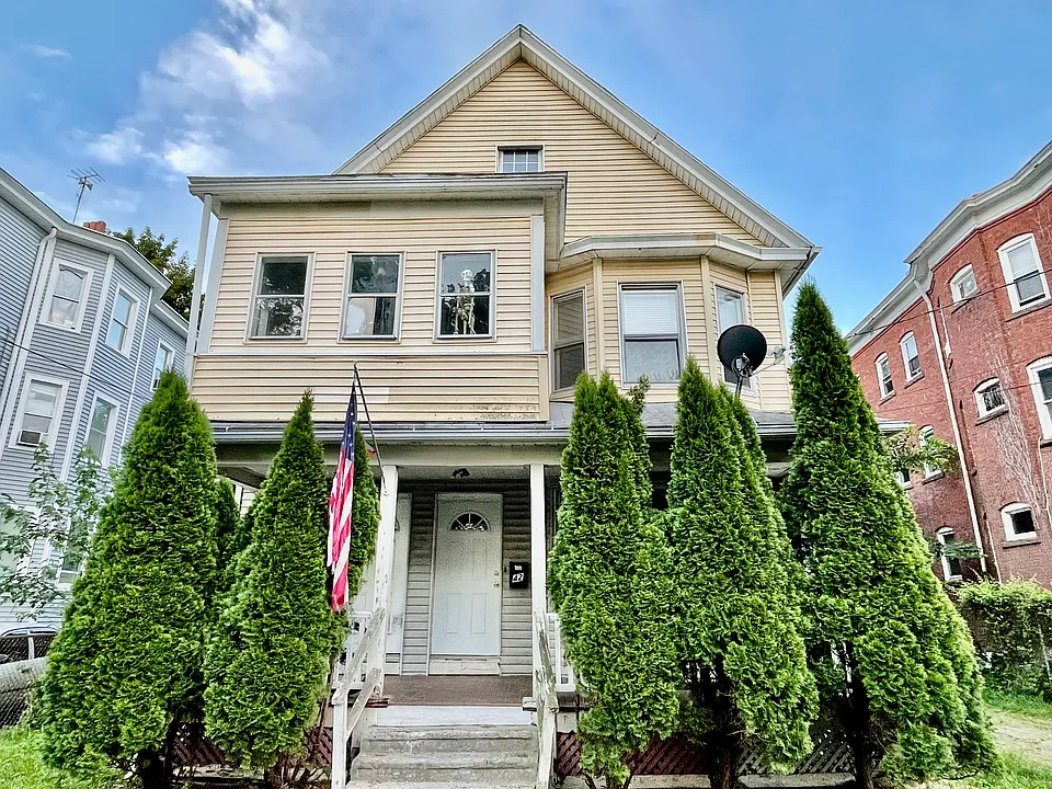 42 Cabot St #1