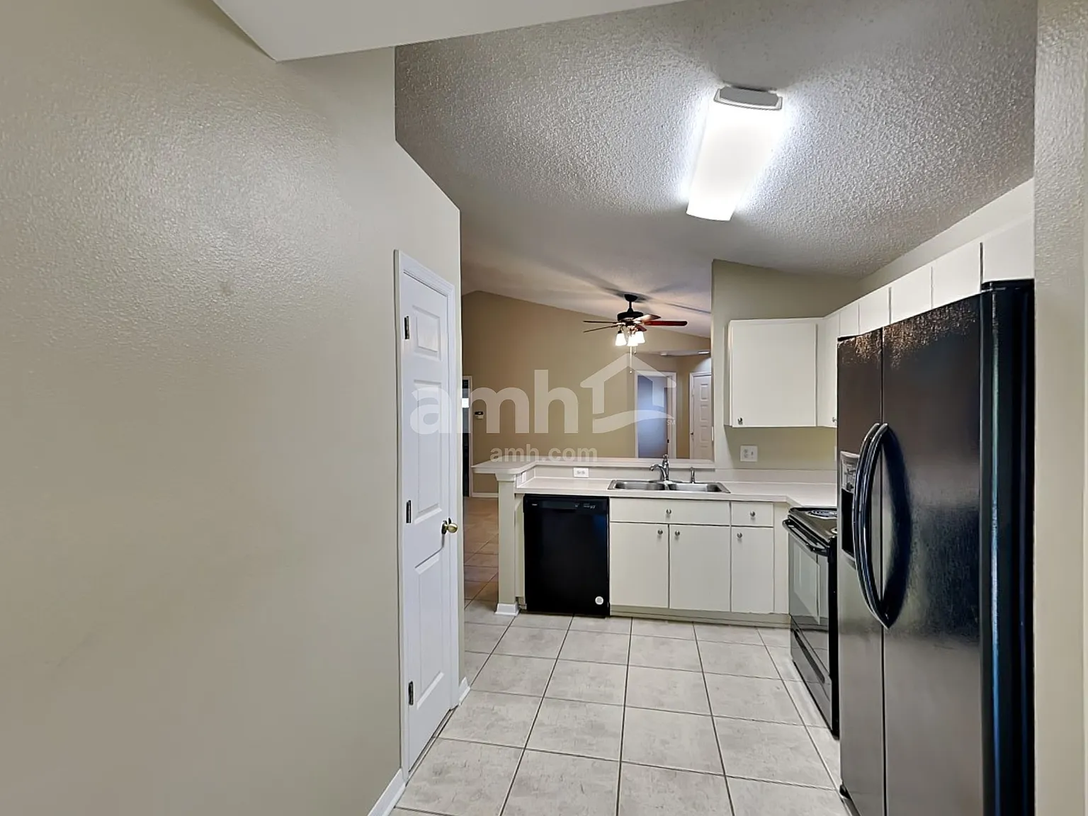 4 bed, 2.0 bath, 1314 sqft, $2,070 — Photo 3