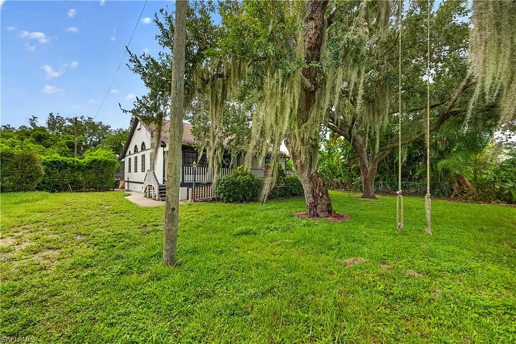 3 bed, 2.0 bath, 1726 sqft, $2,400 — Photo 3