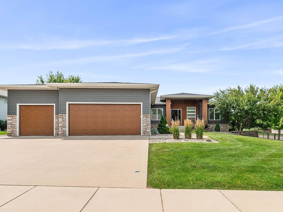 1st image of 1301 W Wicklow Ct