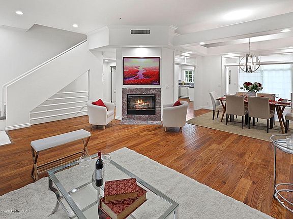 4th image of 2318 Montrose Ave APT 3