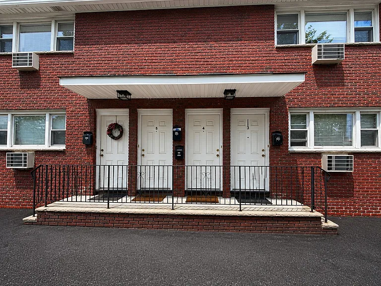 40 Stuyvesant Ave #4 — Photo 14