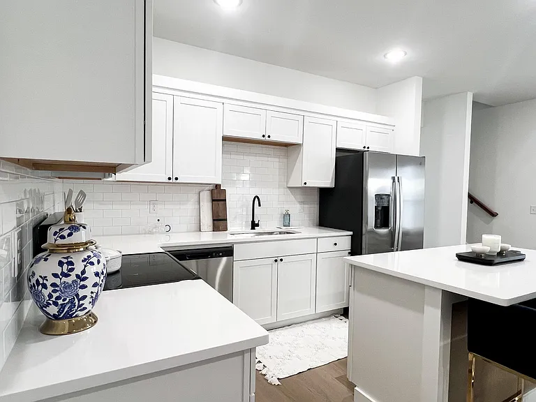320 Hummingbird Ln — Photo 3