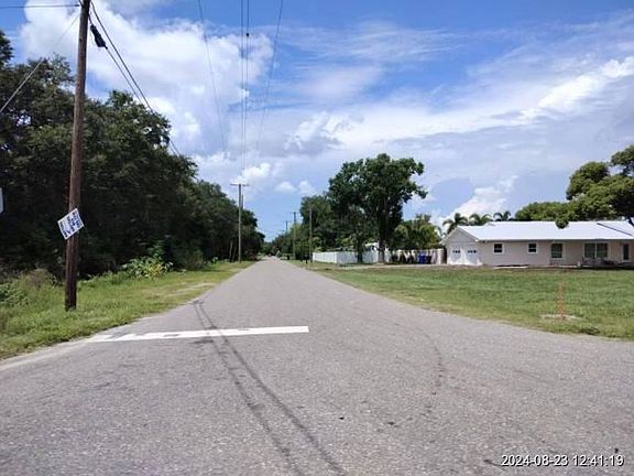 Exterior Neighborhood (street photo)