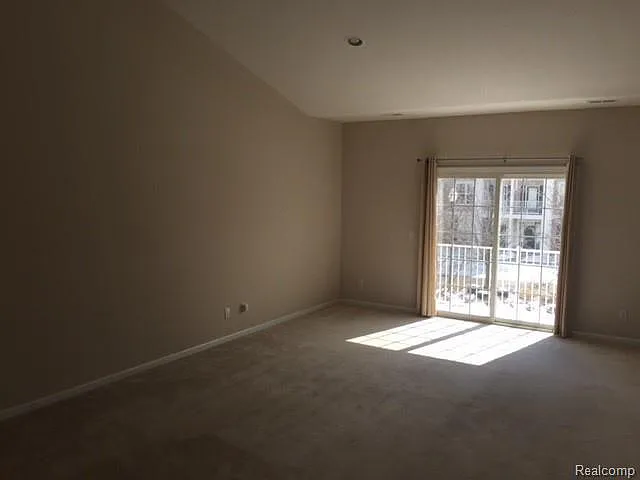 3 bed, 2.0 bath, 1711 sqft, $2,500 — Photo 4