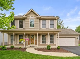 734 Lindsay Cir, North Aurora, IL 60542