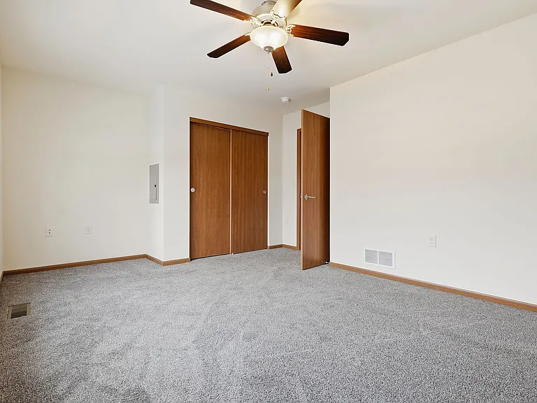 Whispering Echoes Townhomes — Photo 8