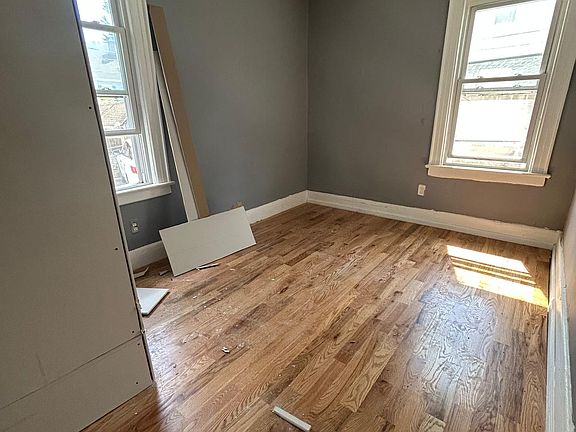 4th image of 13-15 McKay Ave #1L