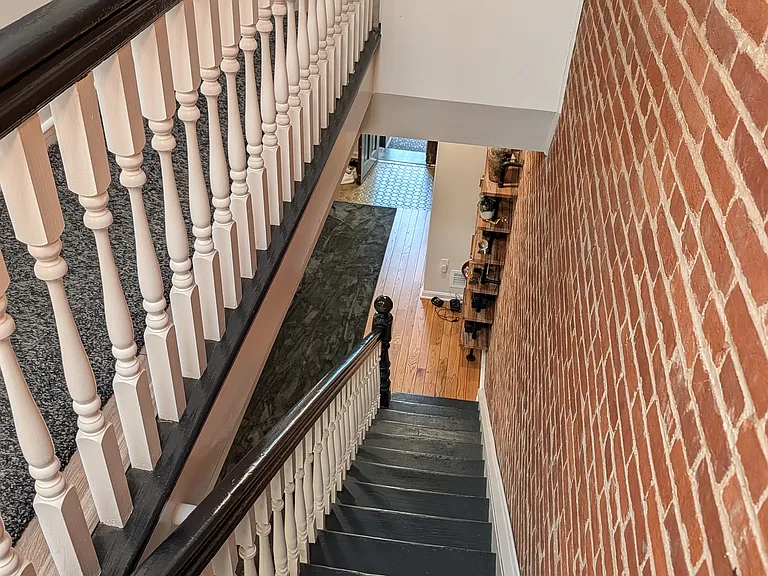 616 E St NE #A — Photo 18