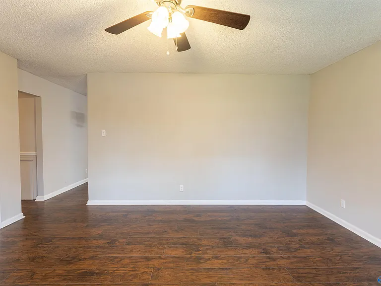 514 Lisa Ln NW — Photo 5