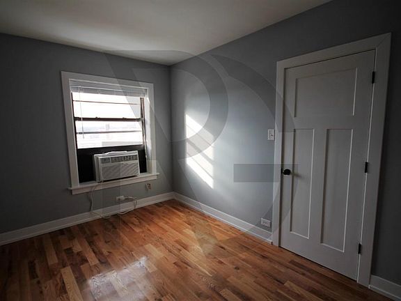 3rd image of 550 W Arlington Pl #550212