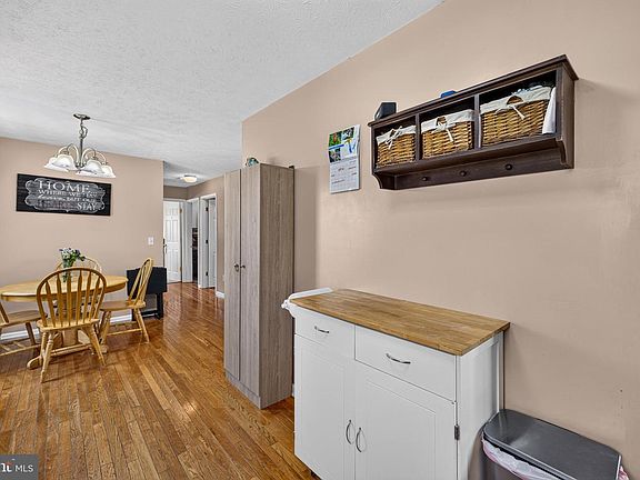 5th image of 349 Walker Way