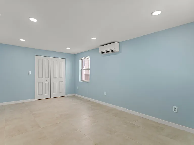 2030-2032 NE 2nd St #1 — Photo 16