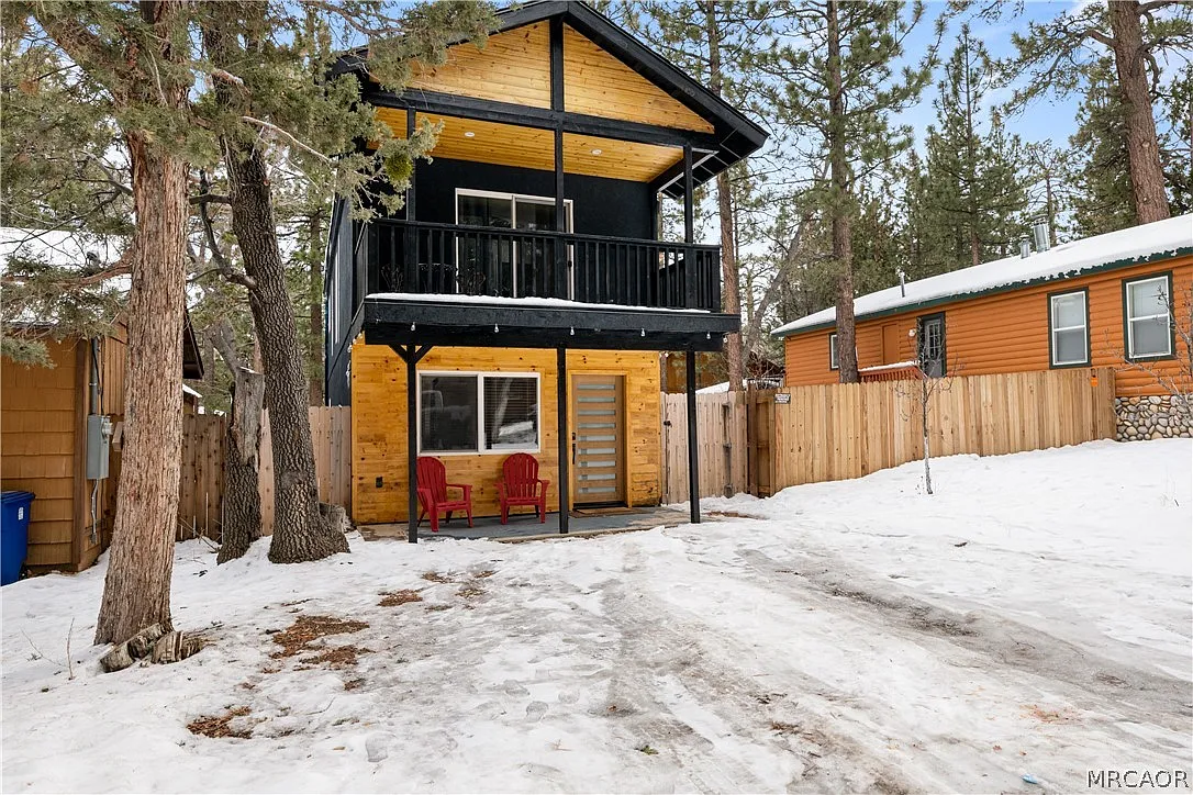 2 bed, 1.5 bath, 1200 sqft, $1,800 — Photo 2