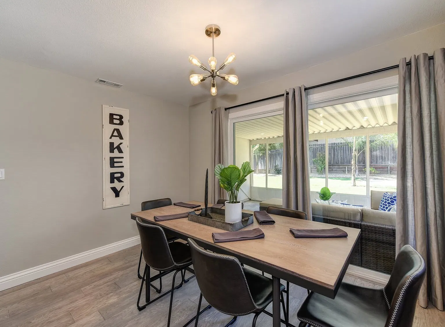 4 bed, 1318 sqft, $1,050 — Photo 3