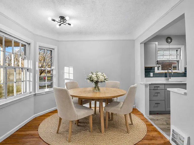 414 Aqua Ct — Photo 6