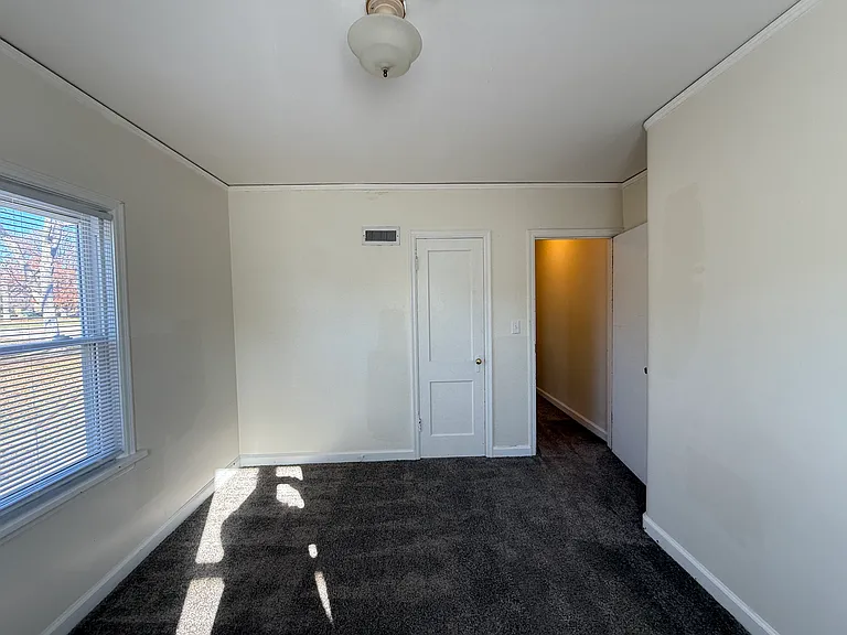 231 W 4th St #2 — Photo 30