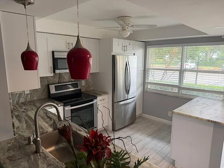 2402 Antigua Cir #D1 — Photo 7
