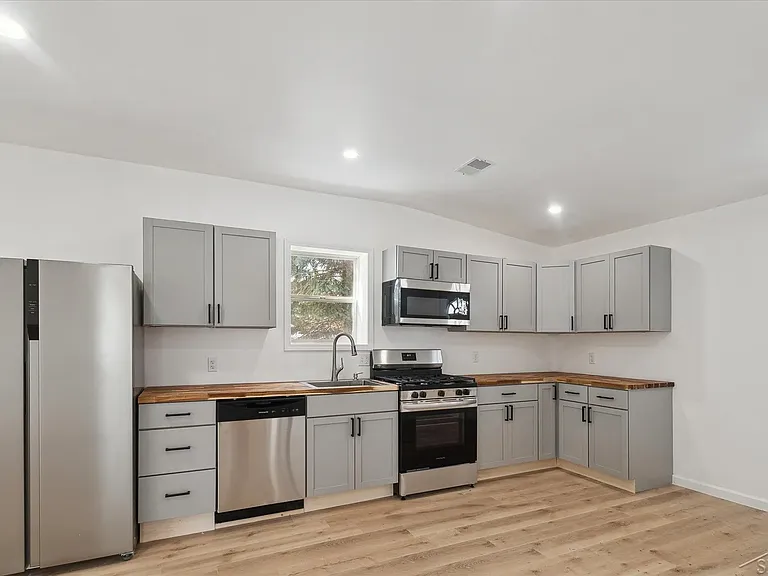 356 Shattuck Rd — Photo 14
