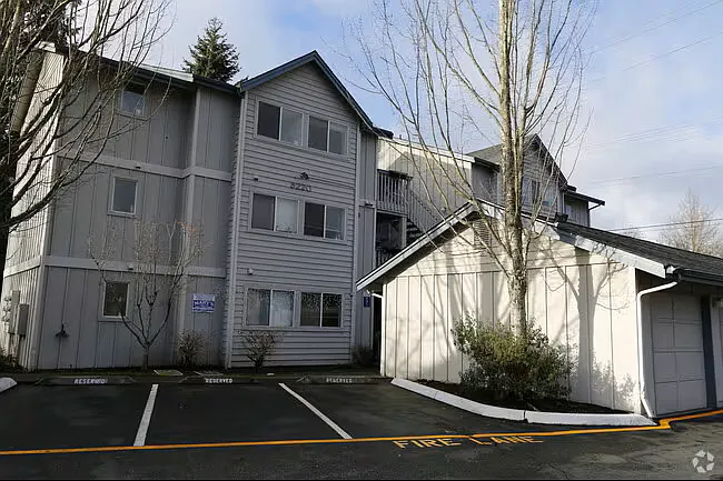 5210 168th St SW #1 — Photo 2
