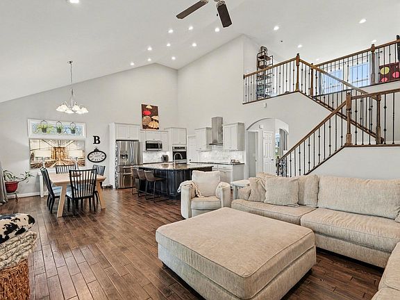 5th image of 4068 Denny Ln